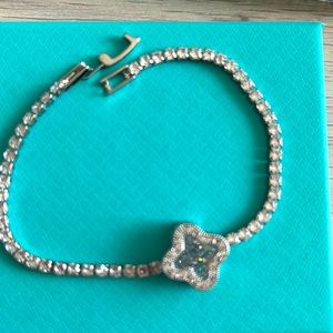 A new beautiful simulated diamond bracelet